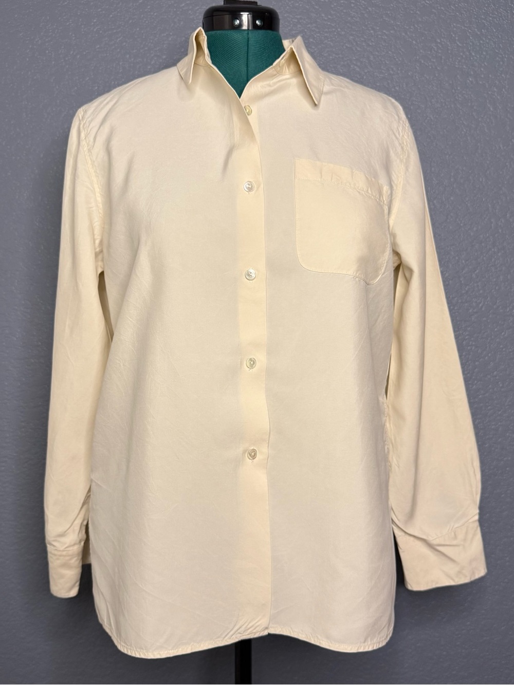 Ann‎ Taylor 100% Silk Button Down Blouse Cream Minimalist Long Sleeve Size 12